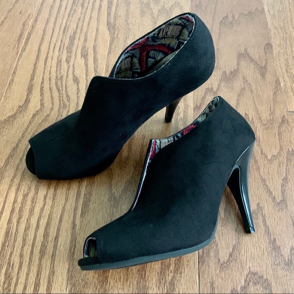 CHRISTIAN SIRIANO Suede Slit Peep Toe Booties 7.5